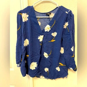 A.N.A women’s blue and white V-neck Flower blouse size M